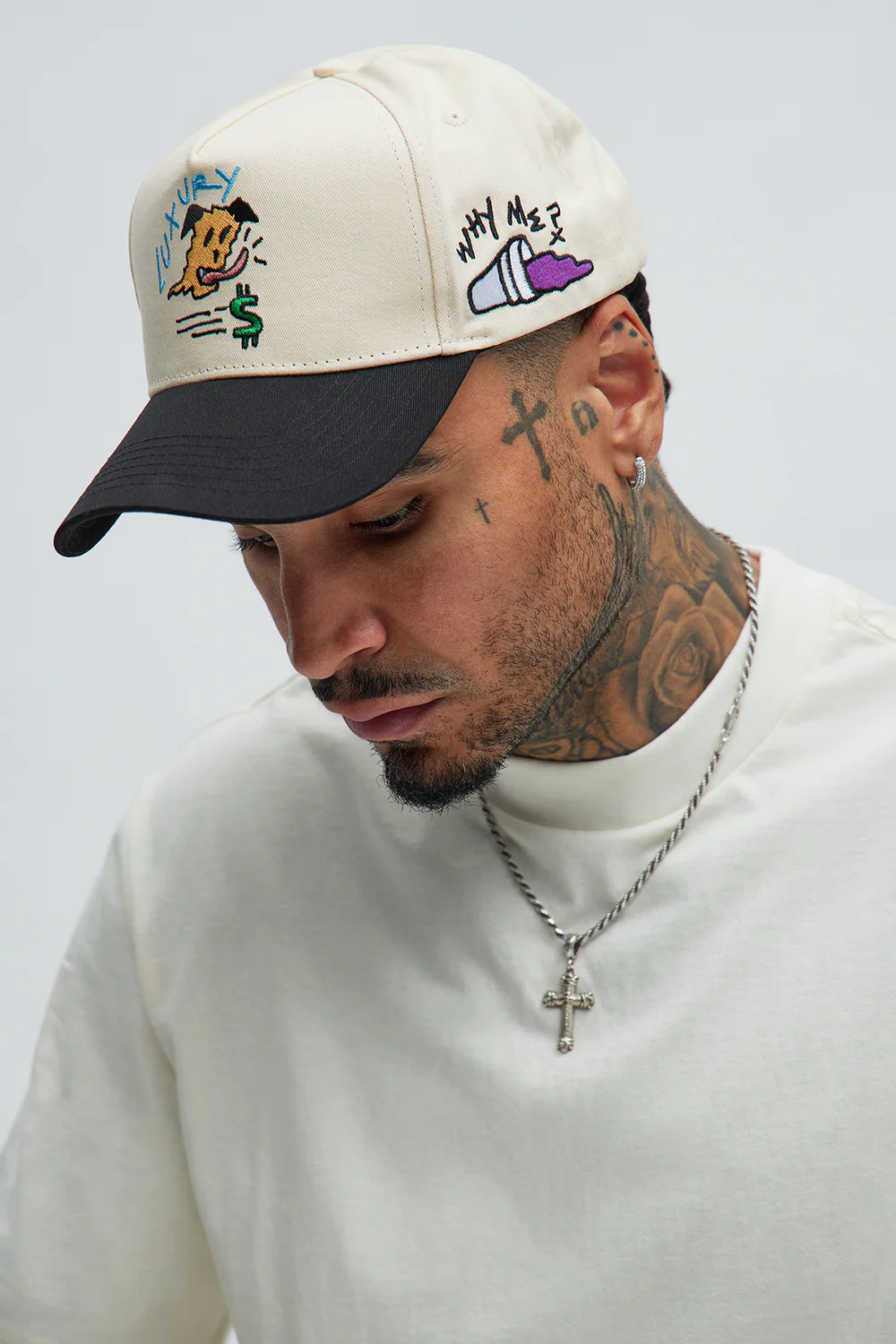 Gorra Luxury bordada crema y negra